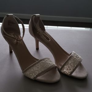 Nanette Women's Beauty shoes in ivory.  Sz8